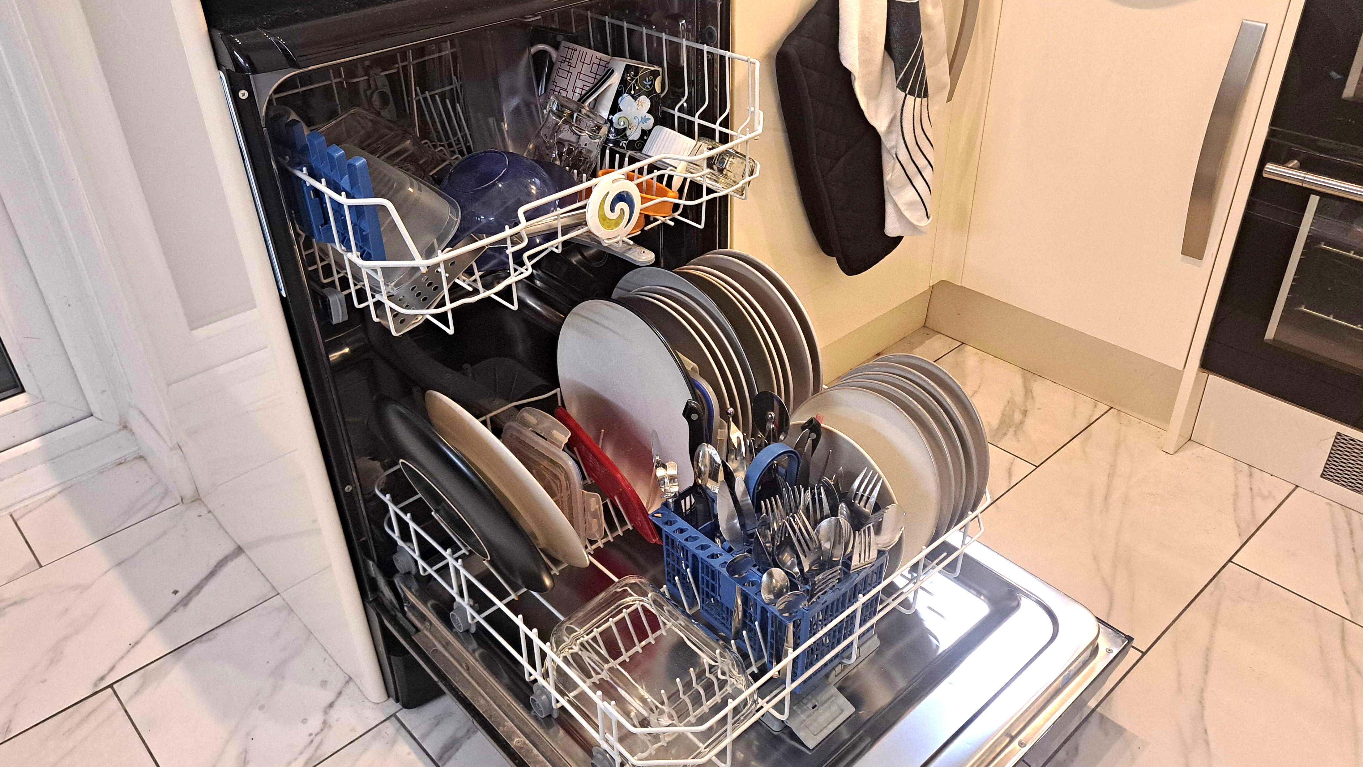 Dishwasher with clean items inside