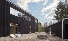 This new built house, designed by Finnish architect Teemu Hirvilammi, sits on a narrow wedge-shaped block in Kivistönmäki