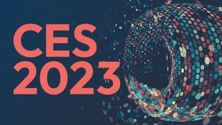 Et digitalt redigeret billede af CES 2023, hvor CES 2023 står skrevet med store røde bogstaver foran en masse farvestrålende prikker.