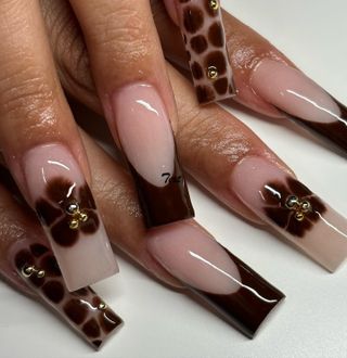 Brown blooming gel nails by @laranailedit