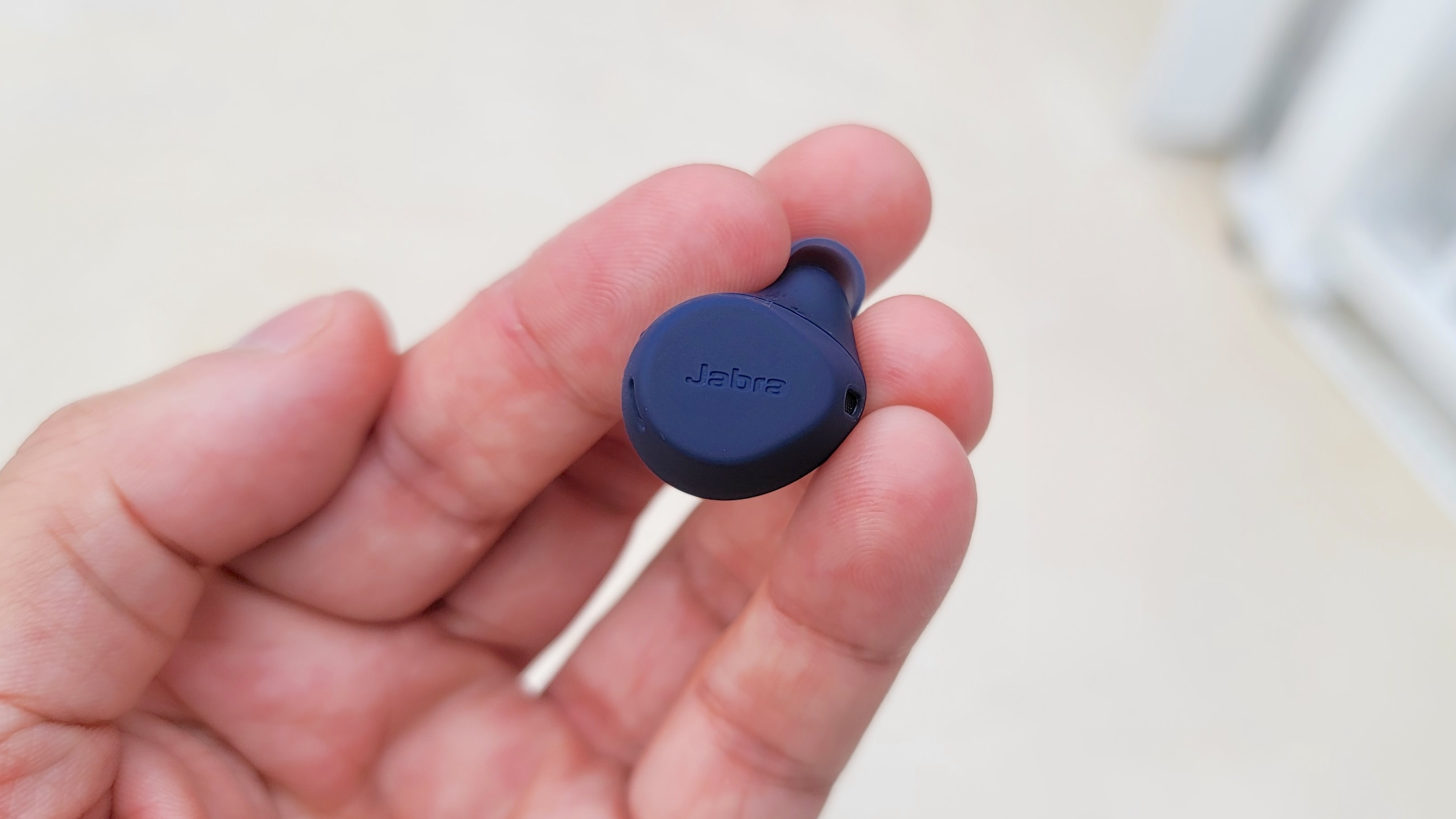 The Jabra Elite 7 Active multifunctional button