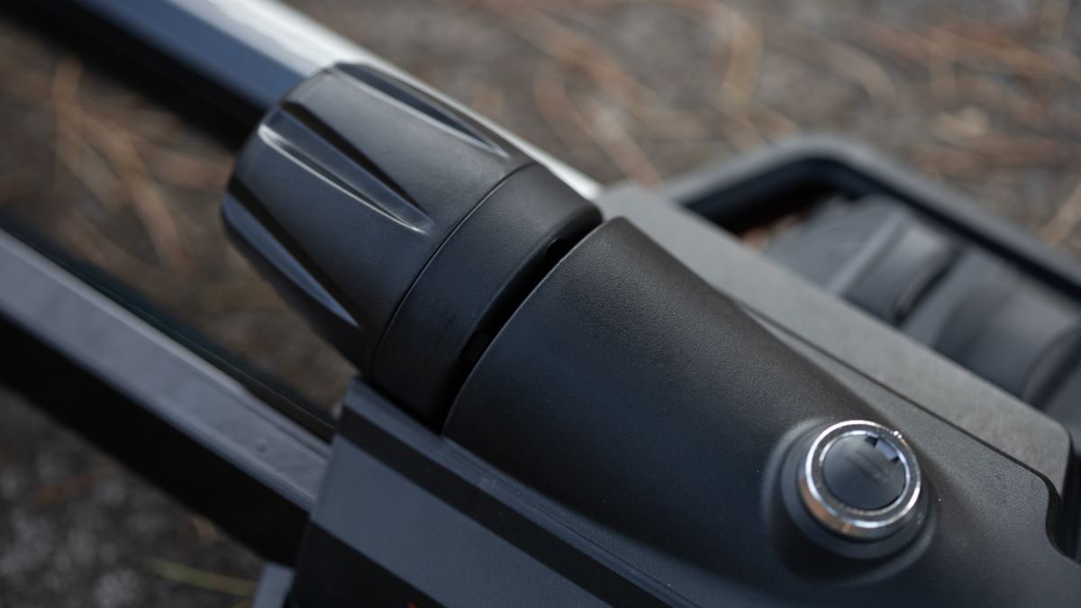 Best rooftop bike rack - Yakima Highspeed tightening system