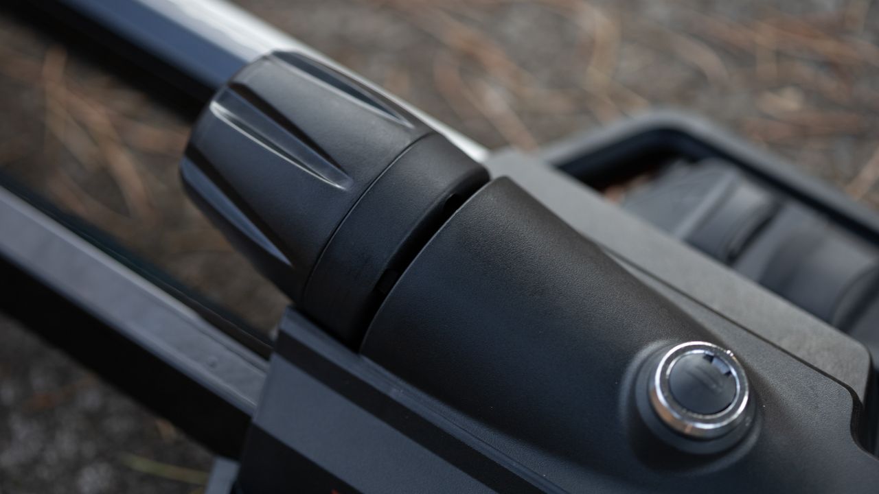 Best rooftop bike rack - Yakima Highspeed tightening system