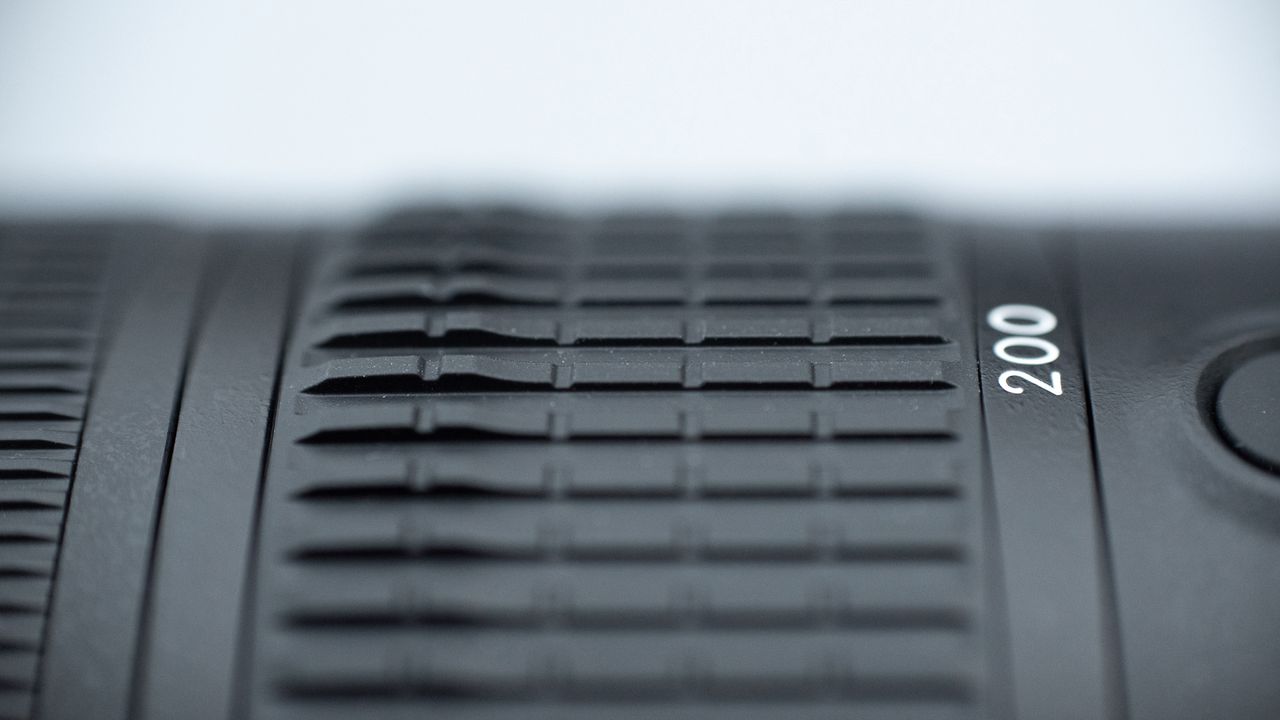 Nikkor AF-S FX 70-200mm f/2.8 FL-ED VR review: image shows Nikkor AF-S FX 70-200mm f/2.8 FL-ED VR lens grip