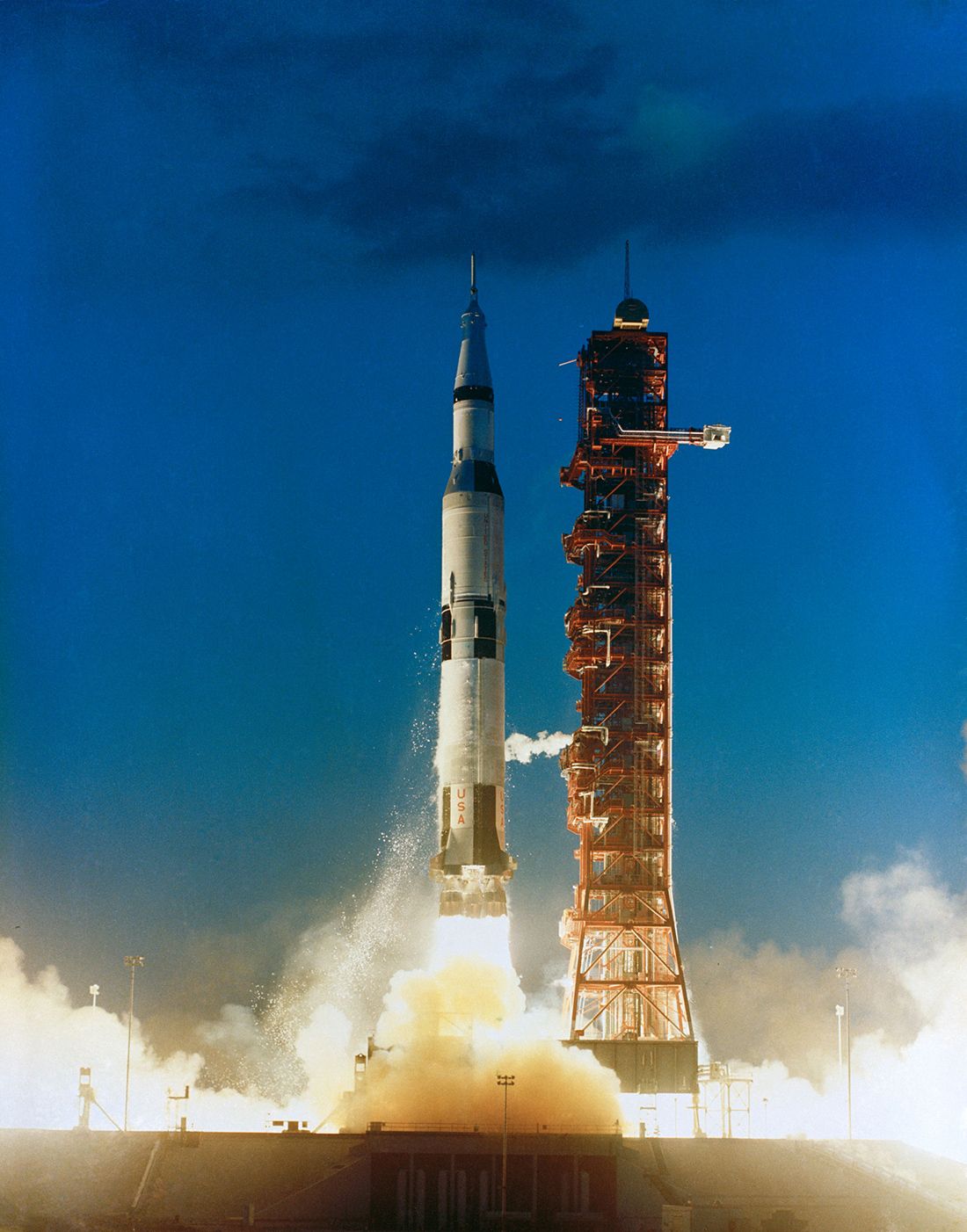 Apollo Test Rockets Amazing Apollo 4: NASA's 1st Saturn V Moon Rocket Test Flight in Photos ...