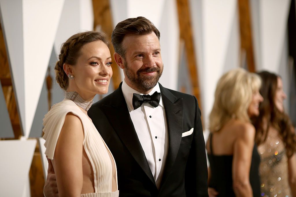 HOLLYWOOD, CA - FEBRUARY 28: Actors Olivia Wilde (L) and Jason Sudeikis attend the 88th Annual Academy Awards at Hollywood &amp;amp; Highland Center on February 28, 2016 in Hollywood, California. (Photo by Christopher Polk/Getty Images)