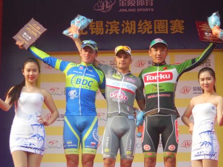 Jakub Mareczko wins the opening stage