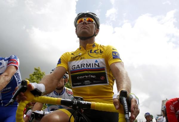 Hushovd gets ready for another day in yellow