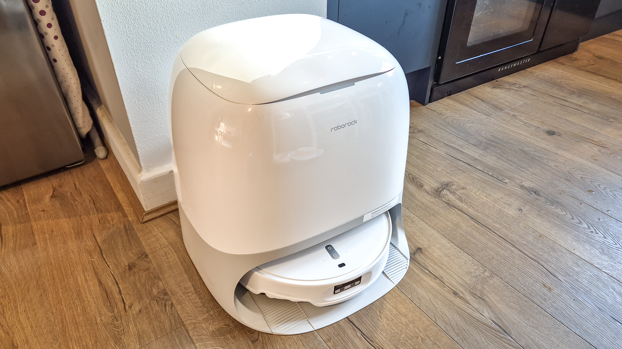 Roborock Qrevo Curv 2 Pro on hard floor