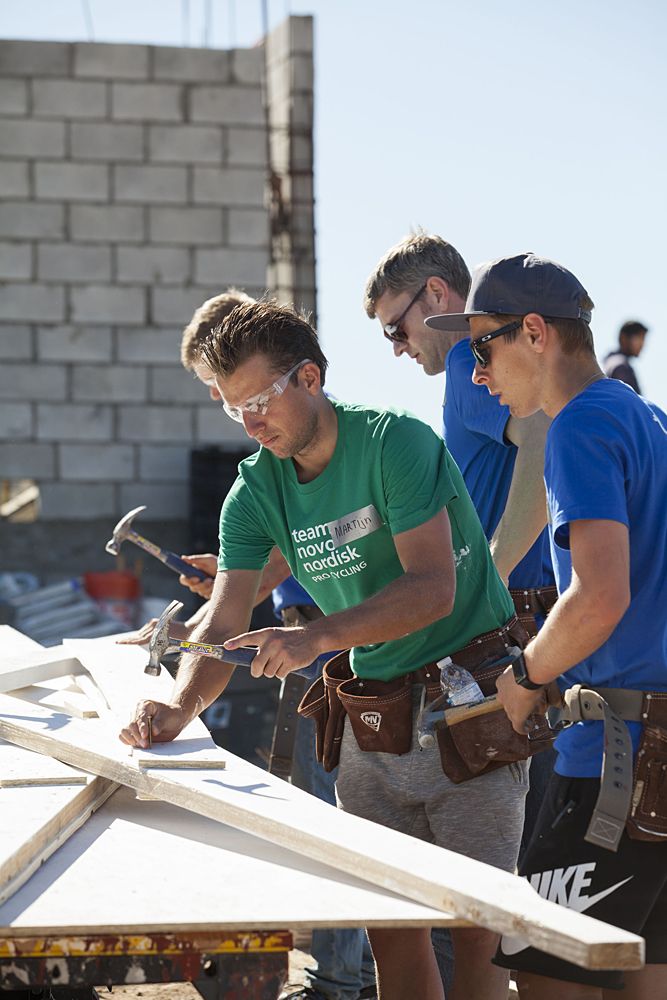 Novo Nordisk bond over building homes for poor families in Rosarito, Mexico.
