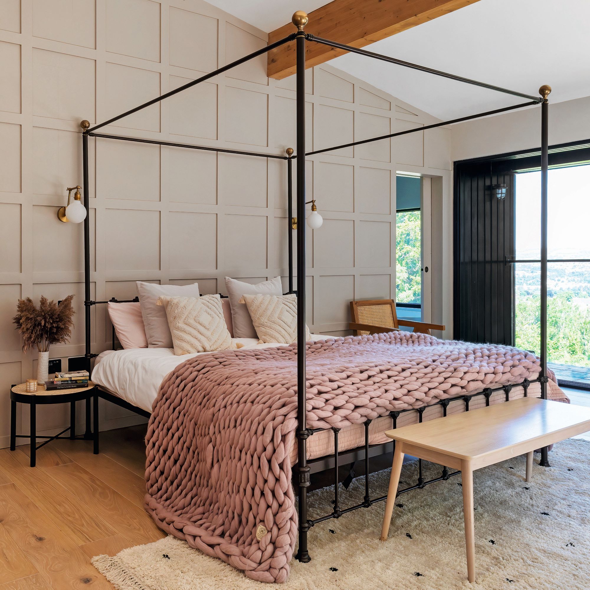four poster bed with chunky knit throw