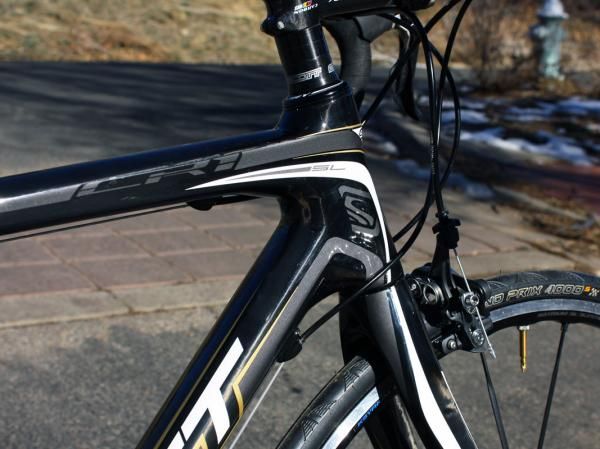 Scott continues to use a straight, non-tapered front end for the CR1