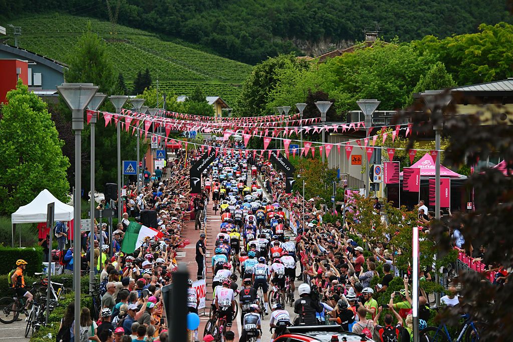 Stage 17 Giro d'Italia: the peloton leaves the start town of San Michele all'Adige
