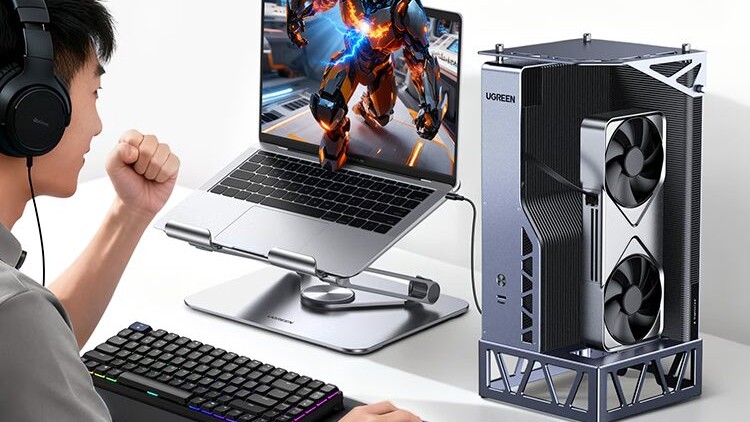 Lifestyle image of UGreen eGPU dock