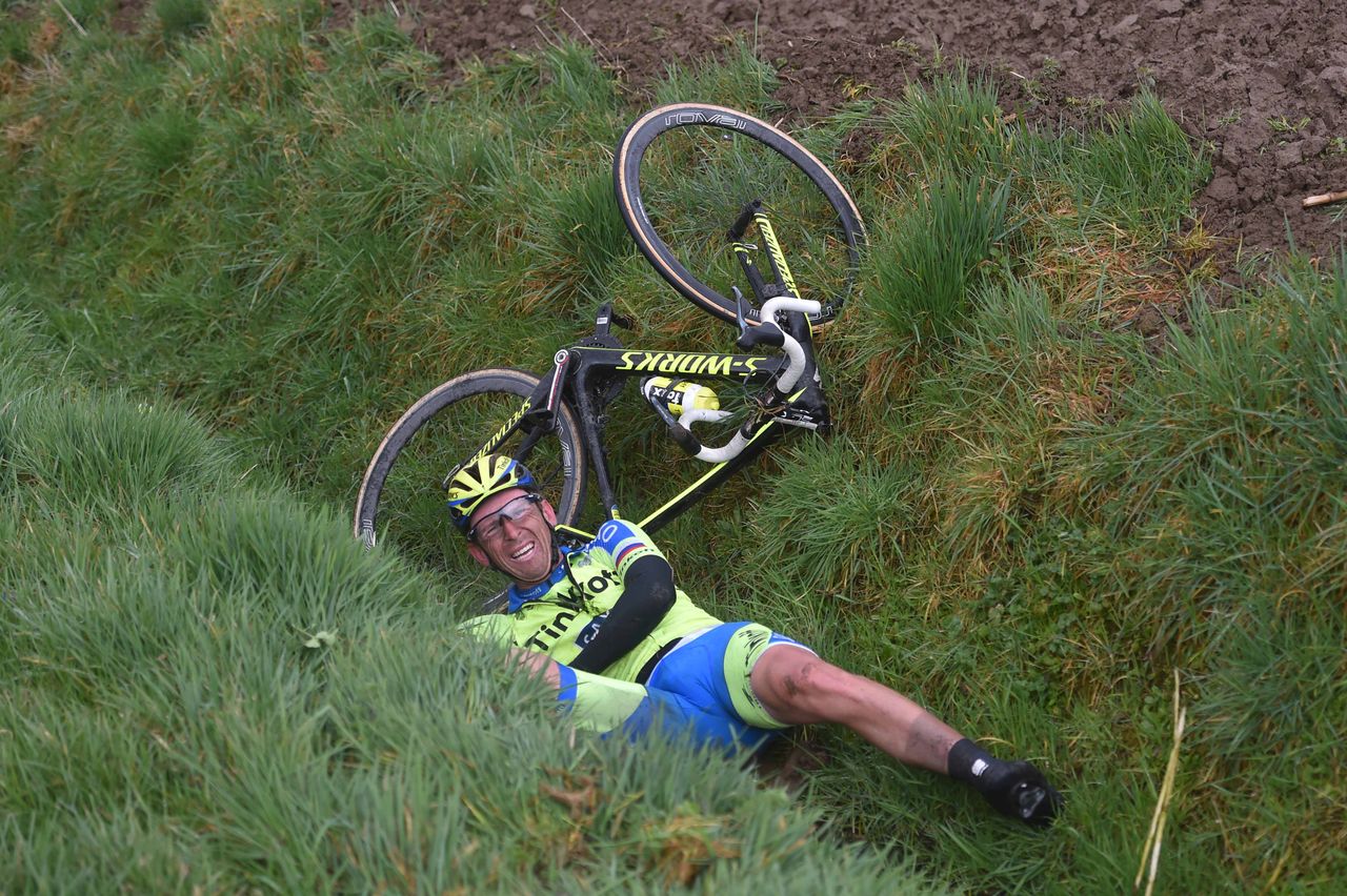 One of several crash victims in Dwars door Vlaanderen