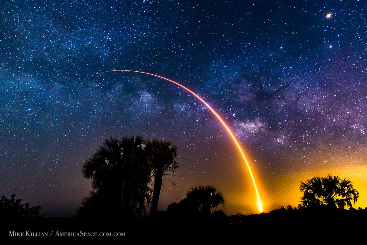SpaceX's Falcon 9 Rocket Heads for the Stars in Stunning Photo | Space