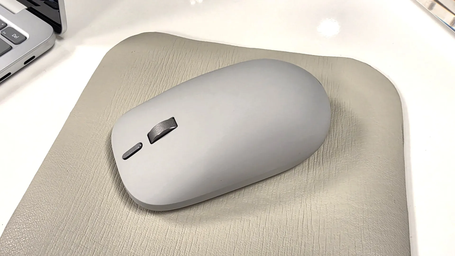Обновленная беспроводная мышь Surface Mouse с тактильным откликом
