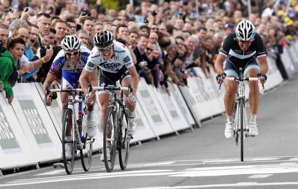 Nuyens gets it on the line