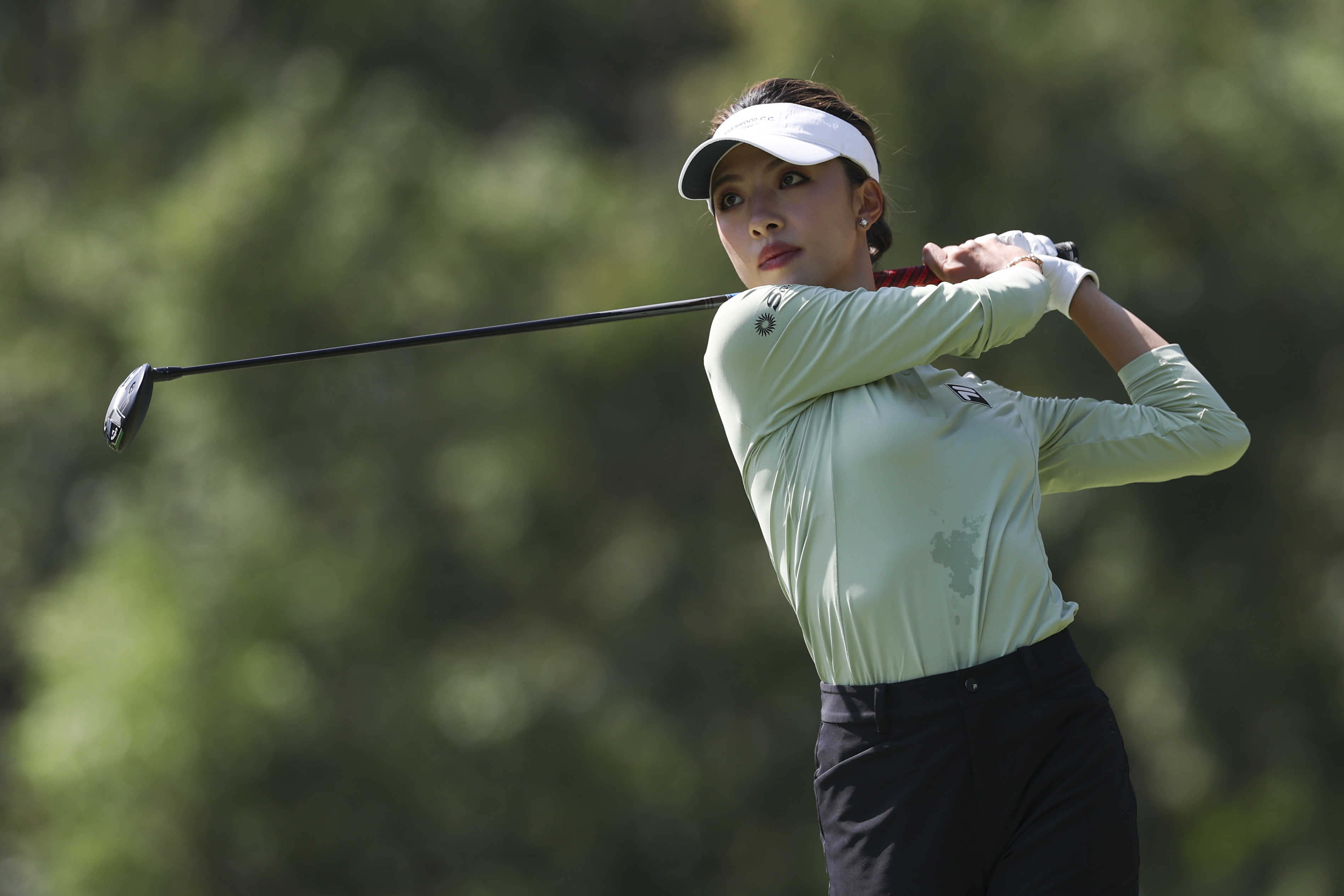 Muni He hits a driver off the tee