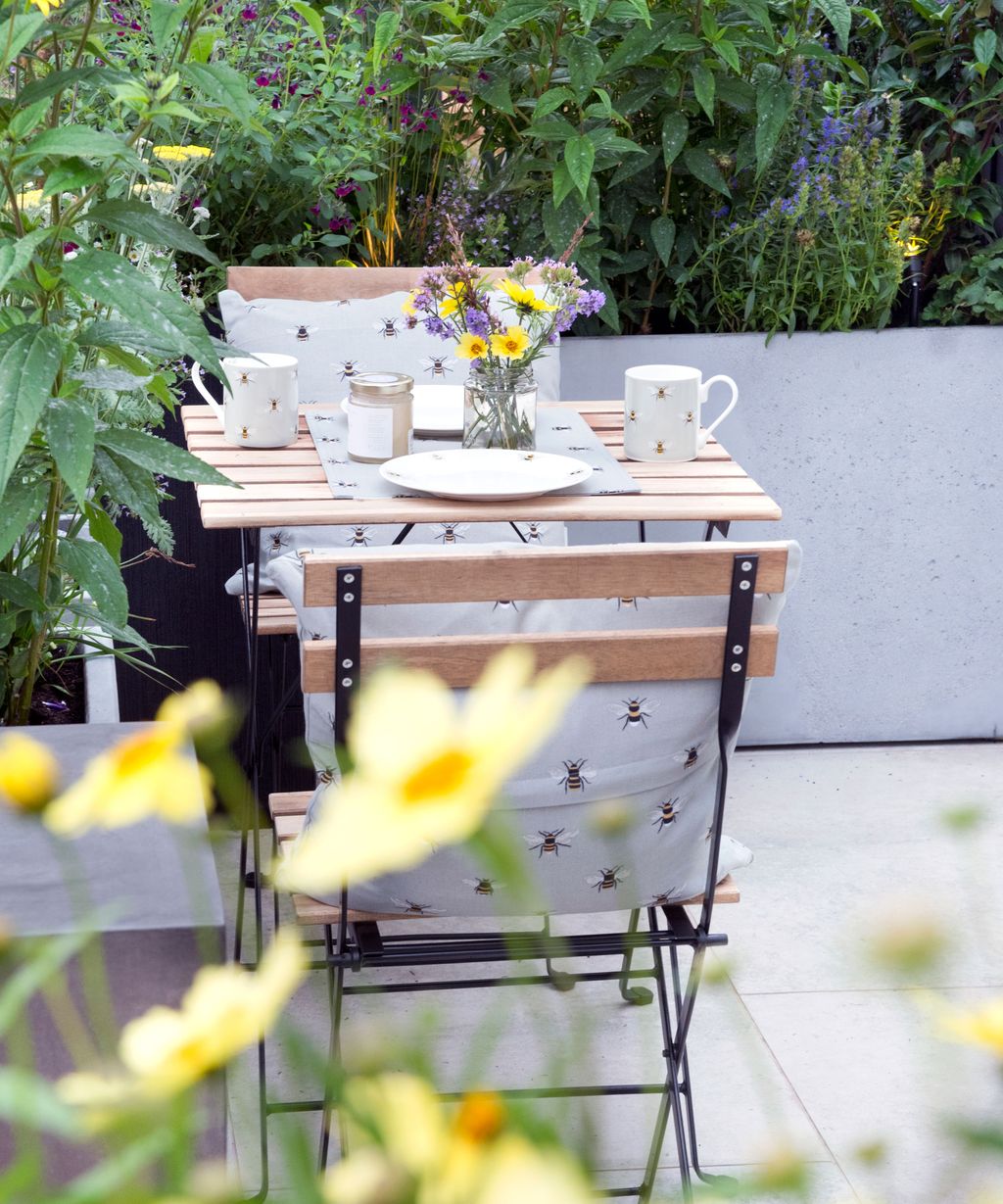 Outdoor table decorating ideas: 16 pretty looks to try | Gardeningetc