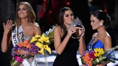 Steve Harvey Announces Wrong Winner of Miss Universe - Miss Universe 2015