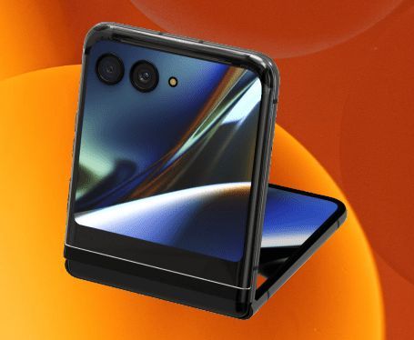 Leaked Motorola Razr 2023 render of the device partially open