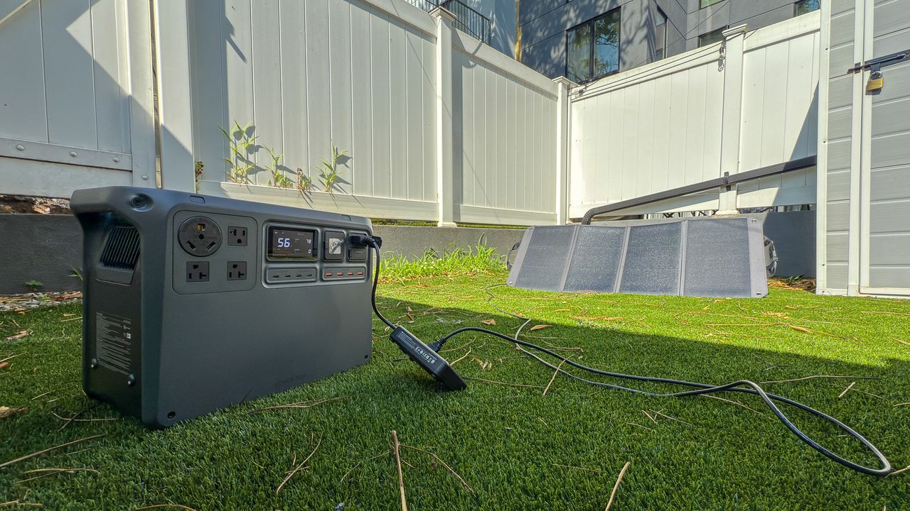 DJI Power 2000 - connected to 100W solar panels