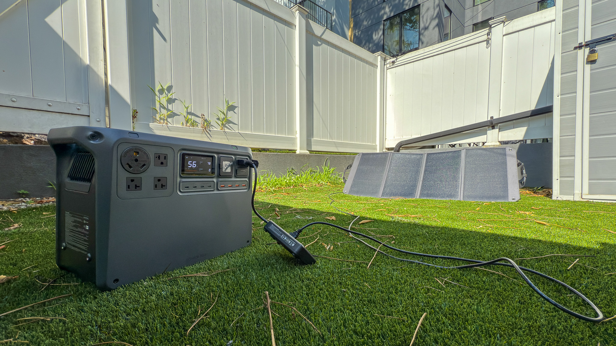 DJI Power 2000 - connected to 100W solar panels