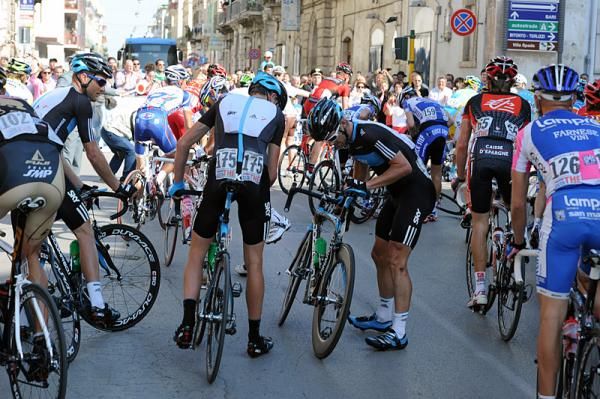 Greg Henderson (Sky) examines his bike after crashing with 13km to go.