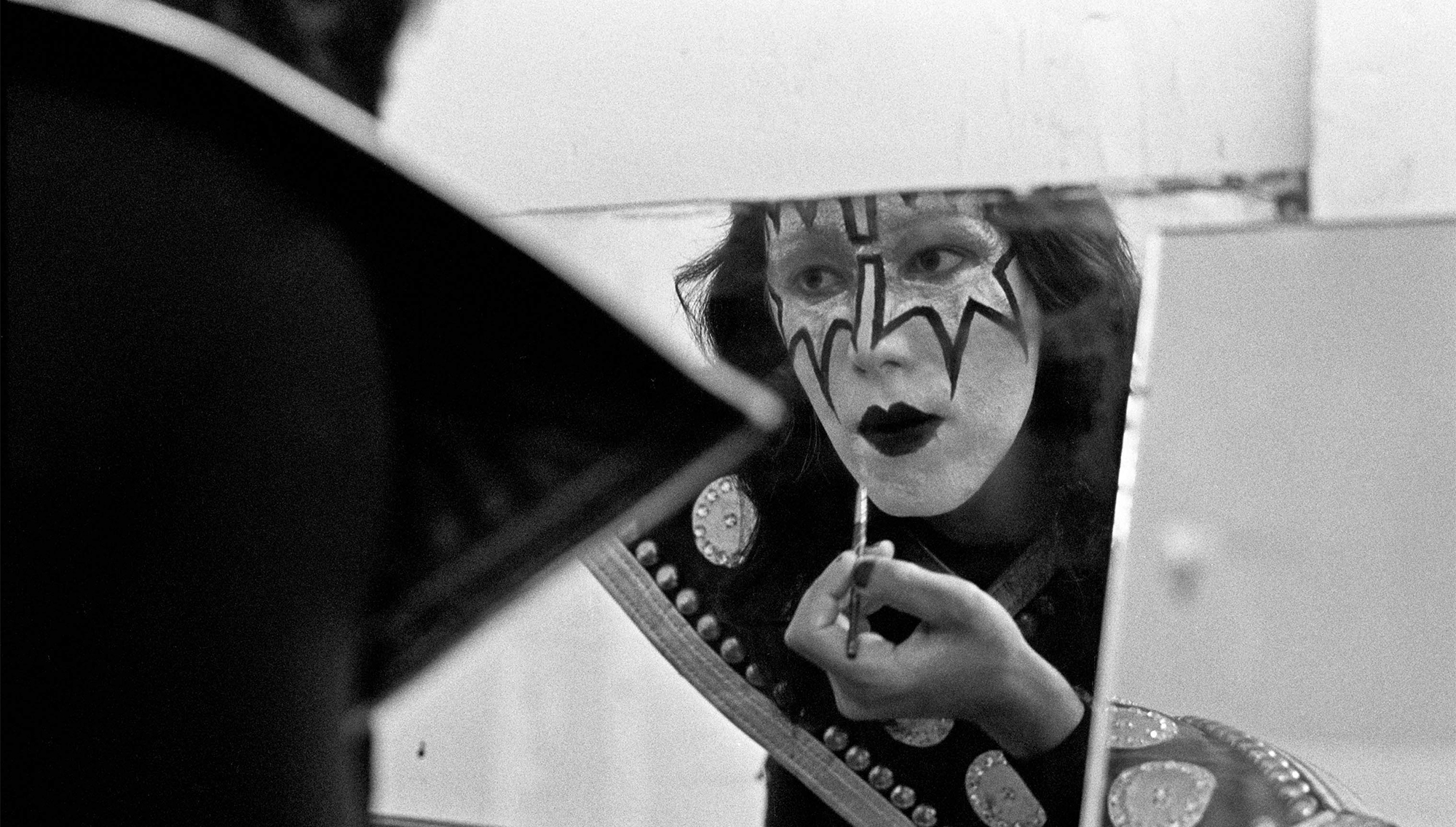 ATLANTA - JULY 18: Guitarist Ace Frehley of Kiss prepares to perform at Alex Cooley&#039;s Electric Ballroom on July 18, 1974 in Atlanta, Georgia.
