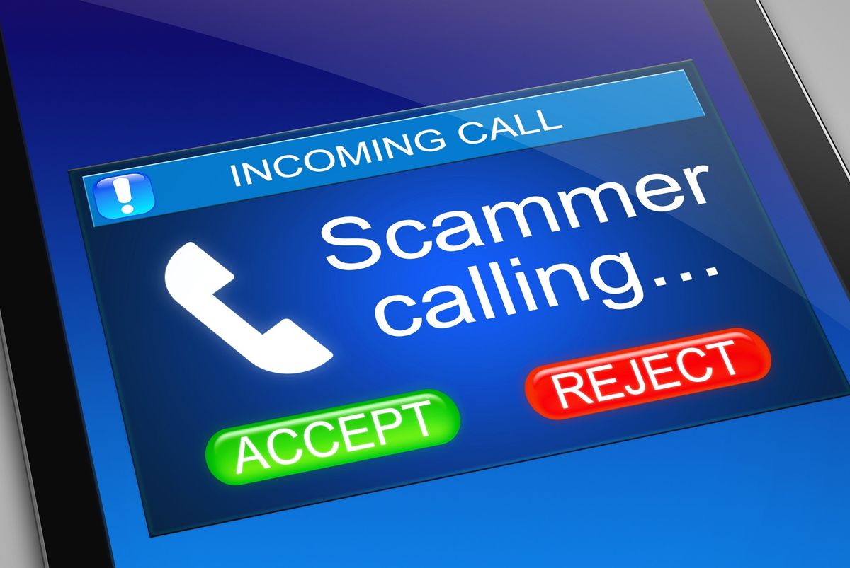 &amp;quot;Scammer calling&amp;quot; message on a smartphone screen