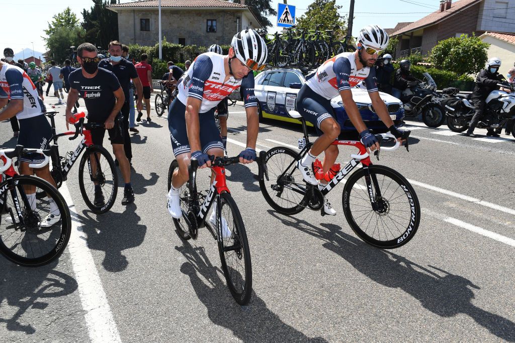 SANTA CRUZ DE BEZANA SPAIN AUGUST 31 LR Giulio Ciccone of Italy and Antonio Nibali of Italy and Team Trek Segafredo involved in a crash during the 76th Tour of Spain 2021 Stage 16 a 180km stage from Laredo to Santa Cruz de Bezana lavuelta LaVuelta21 on August 31 2021 in Santa Cruz de Bezana Spain Photo by Tim de WaeleGetty Images