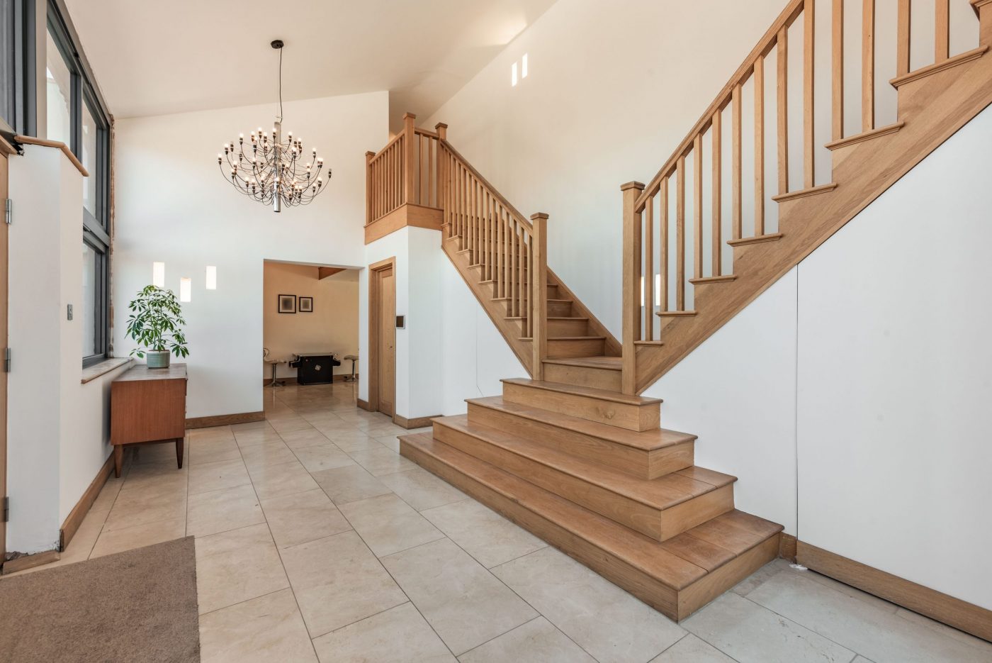 8501566-interior18-scaled-e1674822773548.jpg