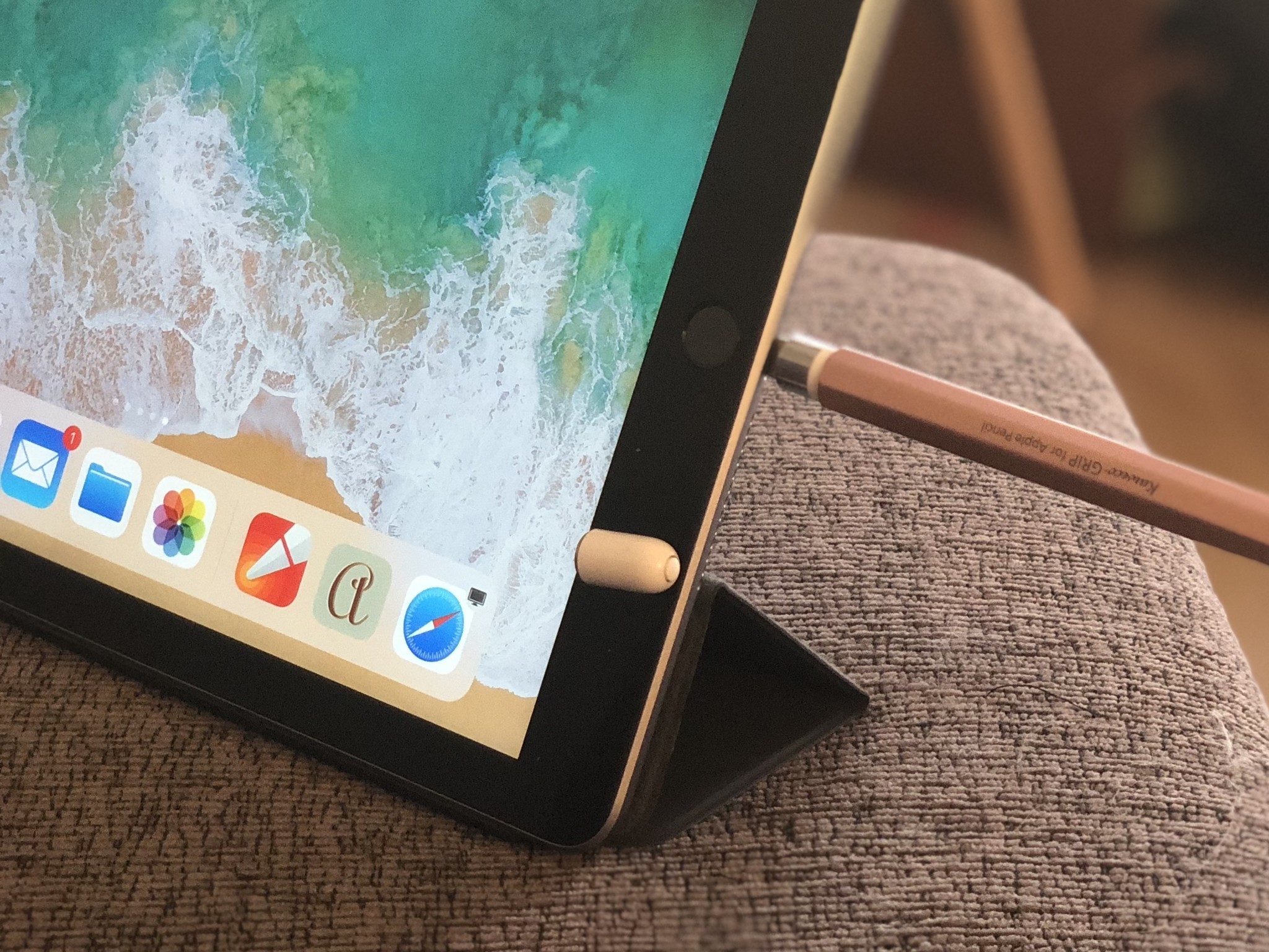 Делать apple. Apple Pencil для IPAD. Крепление стилуса к айпаду. Рисунки Apple Pencil 1. IPAD С поддержкой Apple Pencil самый дешевый в комплекте.