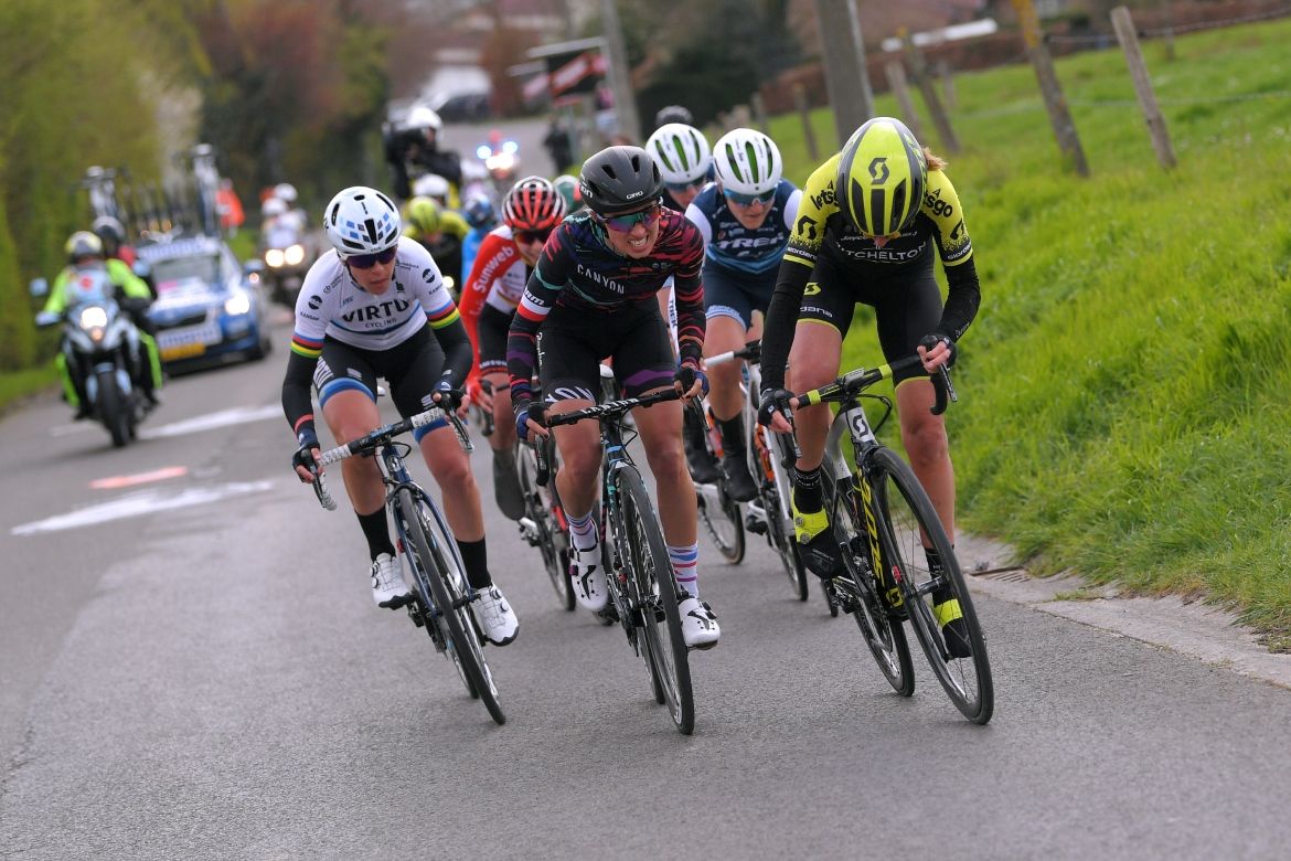 The women's breakaway going flat out