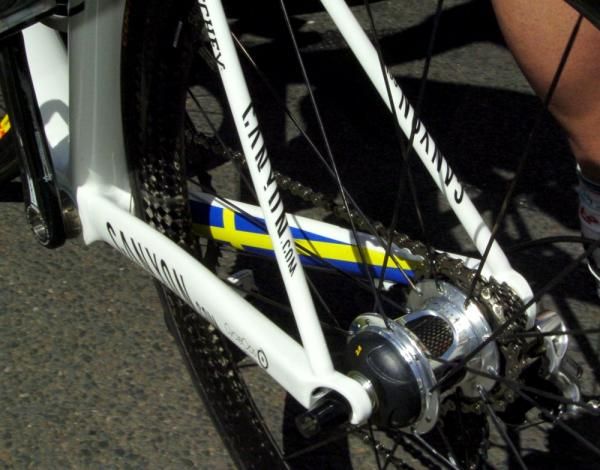 Jonas Ljungblad's Canyon features the Swedish flag on the chain stays.