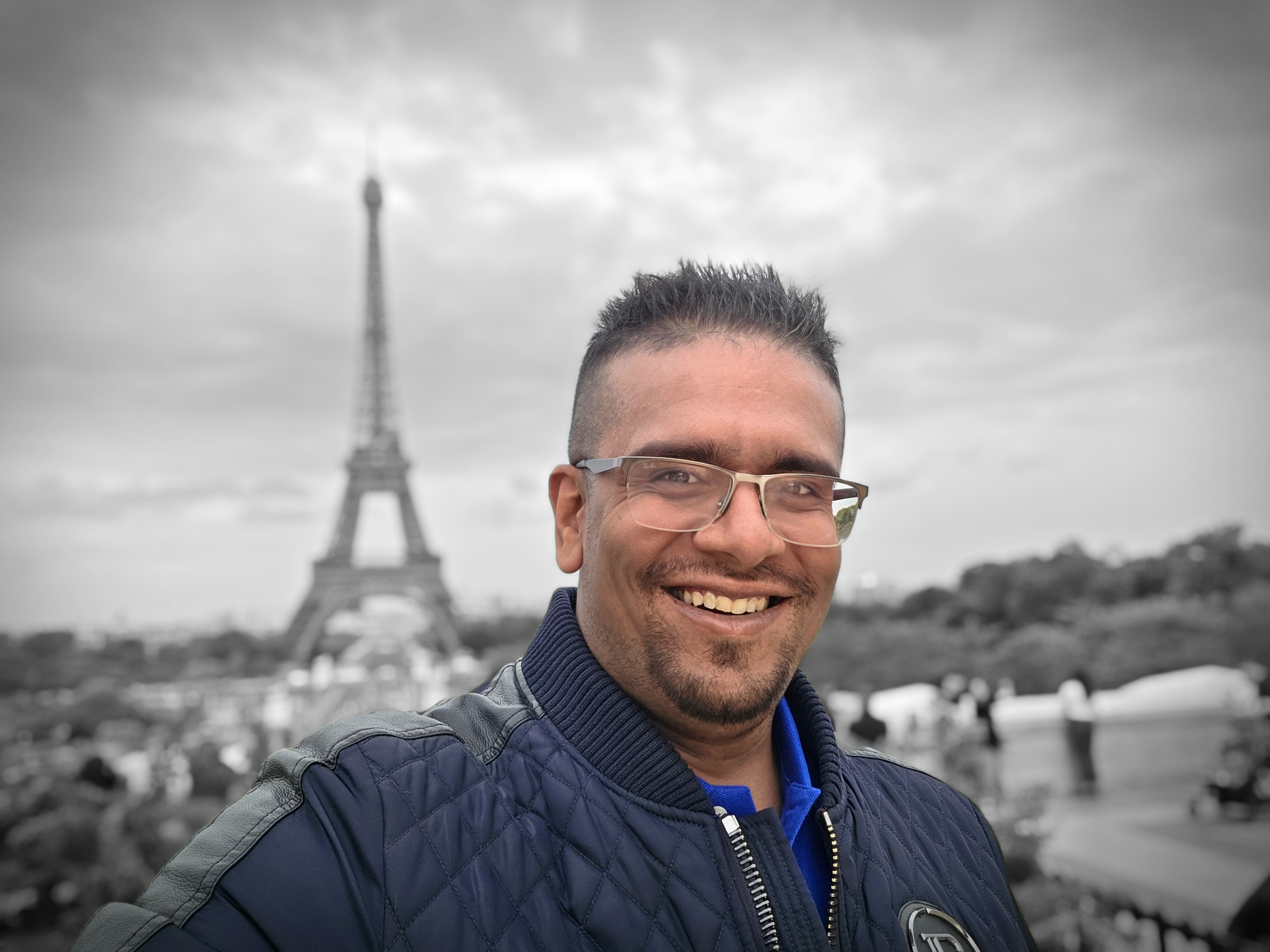 Portrait mode selfie photo with color point captured on the Galaxy S25 Edge