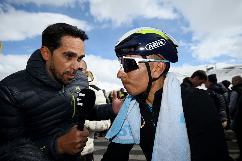 LIVIGNO MOTTOLINO ITALY MAY 19 LR Alberto Contador of Spain Ex Prorider and TV commentator and Nairo Quintana of Colombia and Movistar Team during the 107th Giro dItalia 2024 Stage 15 a 222km stage from Manerba del Garda to Livigno Mottolino 2387m UCIWT on May 19 2024 in Livigno Mottolino Italy Photo by Dario BelingheriGetty Images