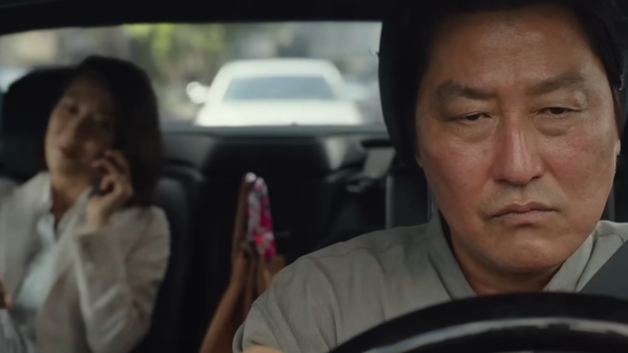 Song Kang-ho driving Cho Yeo-jeong in Parasite