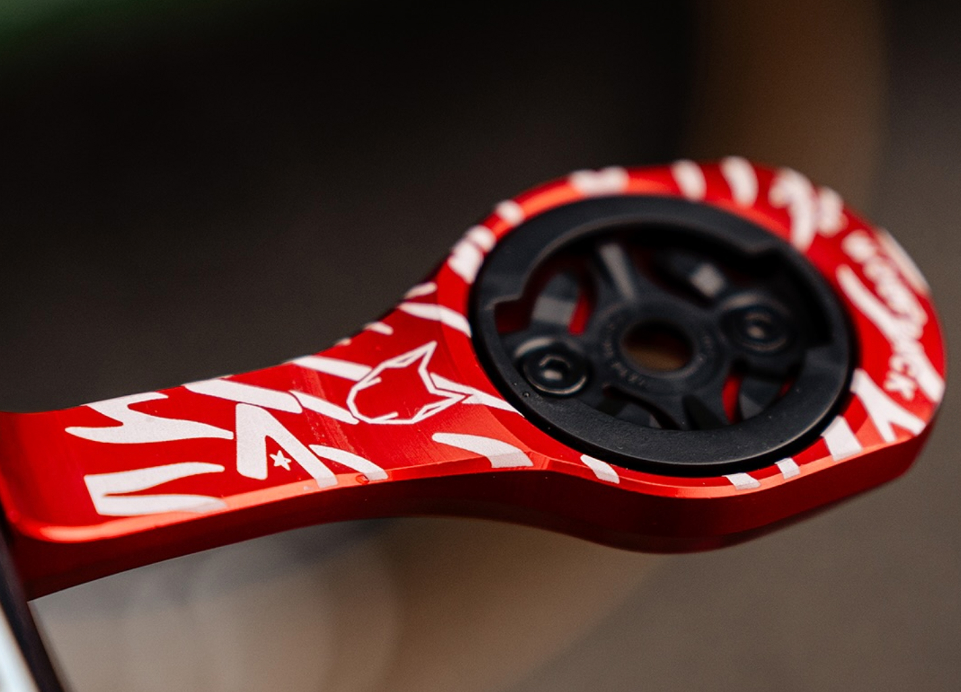 K-Edge Wolfpack Garmin mount in red