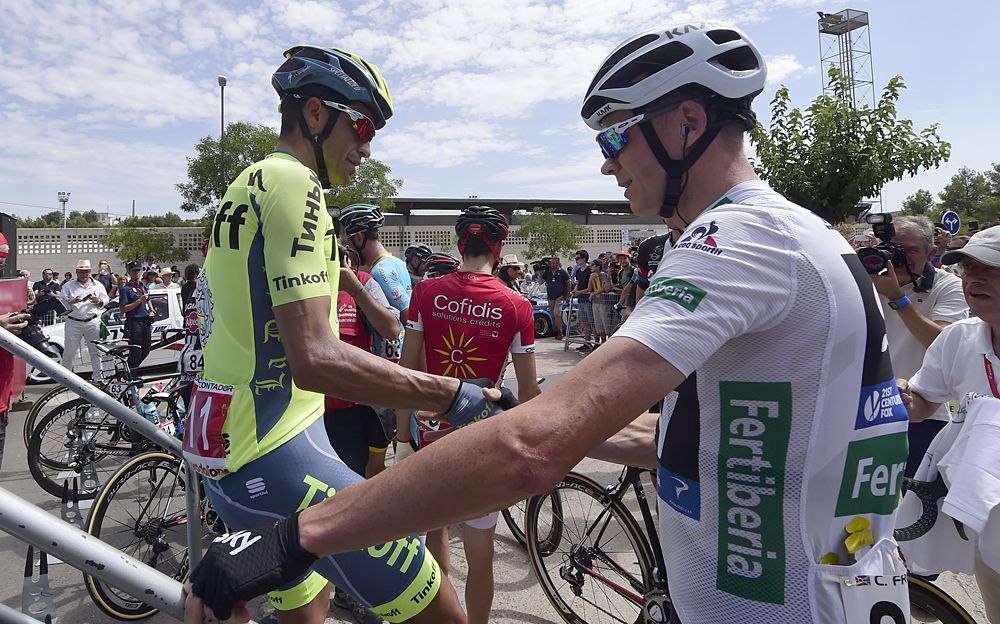 Alberto Contador (Tinkoff) and Chris Froome (Team Sky) shake hands at the start of stage 16