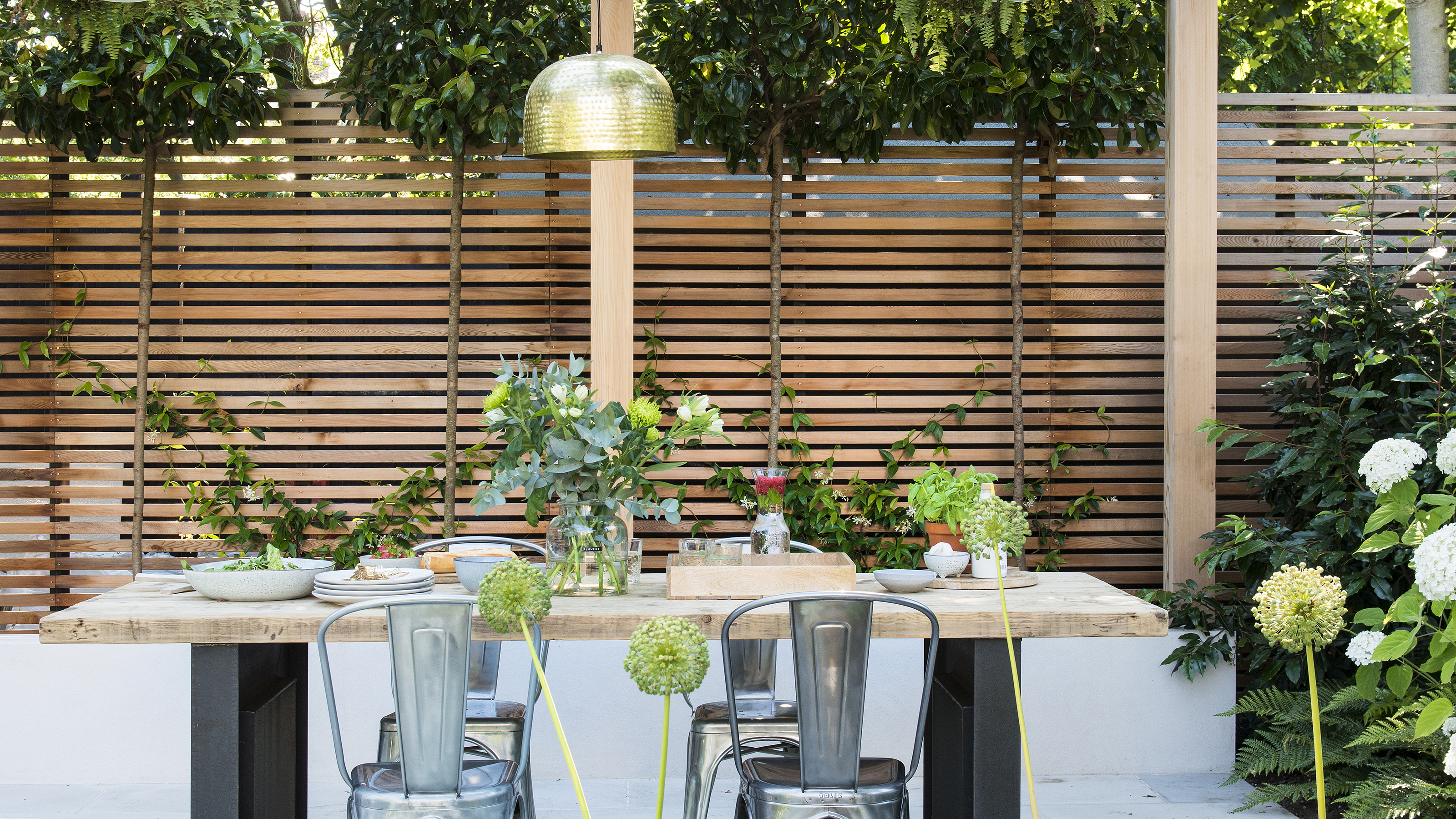 Garden with patio and furniture and wooden screening