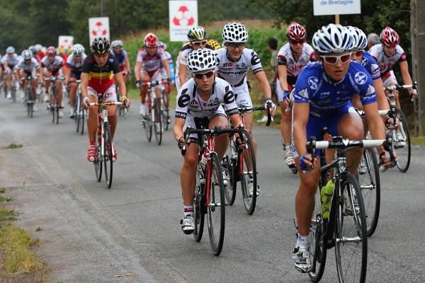 Emma Pooley (Cervelo TestTeam) sits in the bunch.
