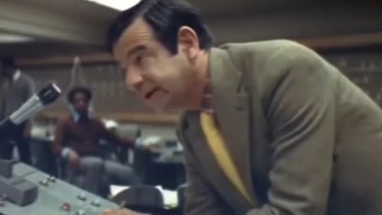 『ペルハム・ワン・ツー・スリー奪取』でテロリストと交渉するウォルター・マッソー