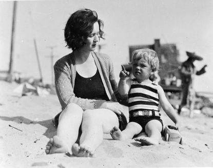 1929: Spending time on the beach