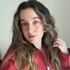 Junior beauty editor, Grace Lindsay, taking a selfie of her skin