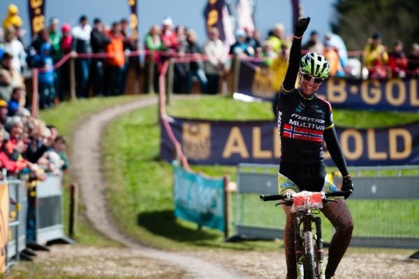 Gunn-Rita Dahle Flesjaa (Multivan Merida) wins the elite women's race