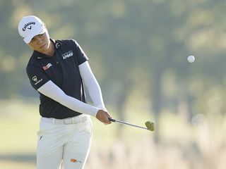 Yuka Saso pitching the ball around the greens