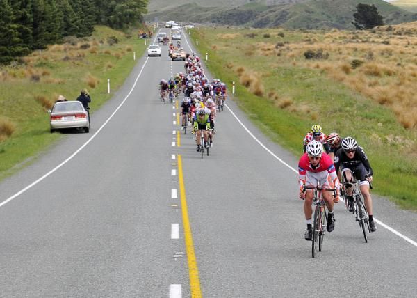 The bunch descends Gorge Hill.