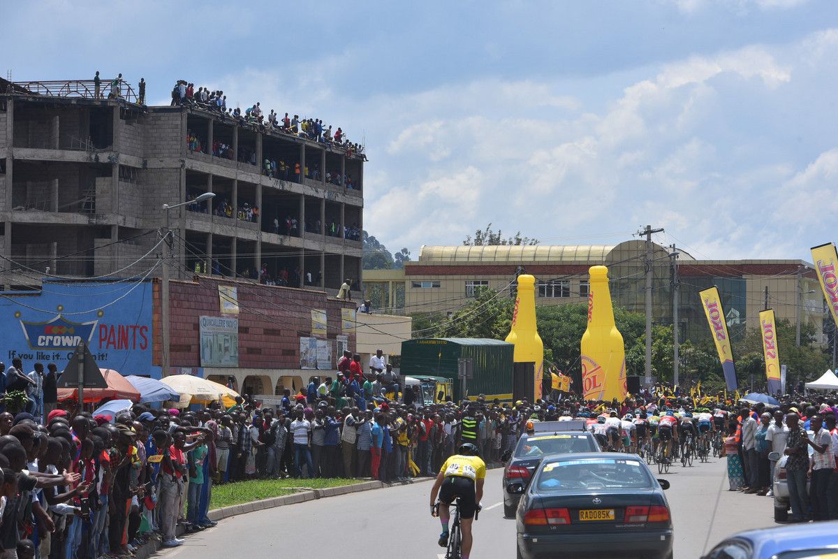 The large crowds watch the Tour of Rwanda pass through Rubavu